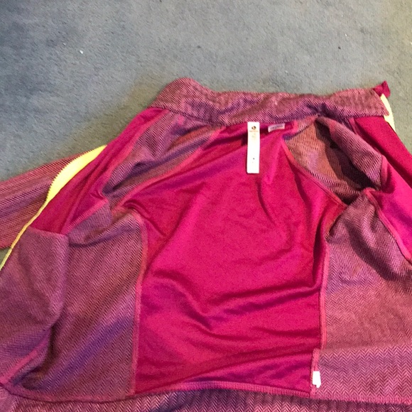 Yoga capris and a finished type of sweater - Picture 4 of 4